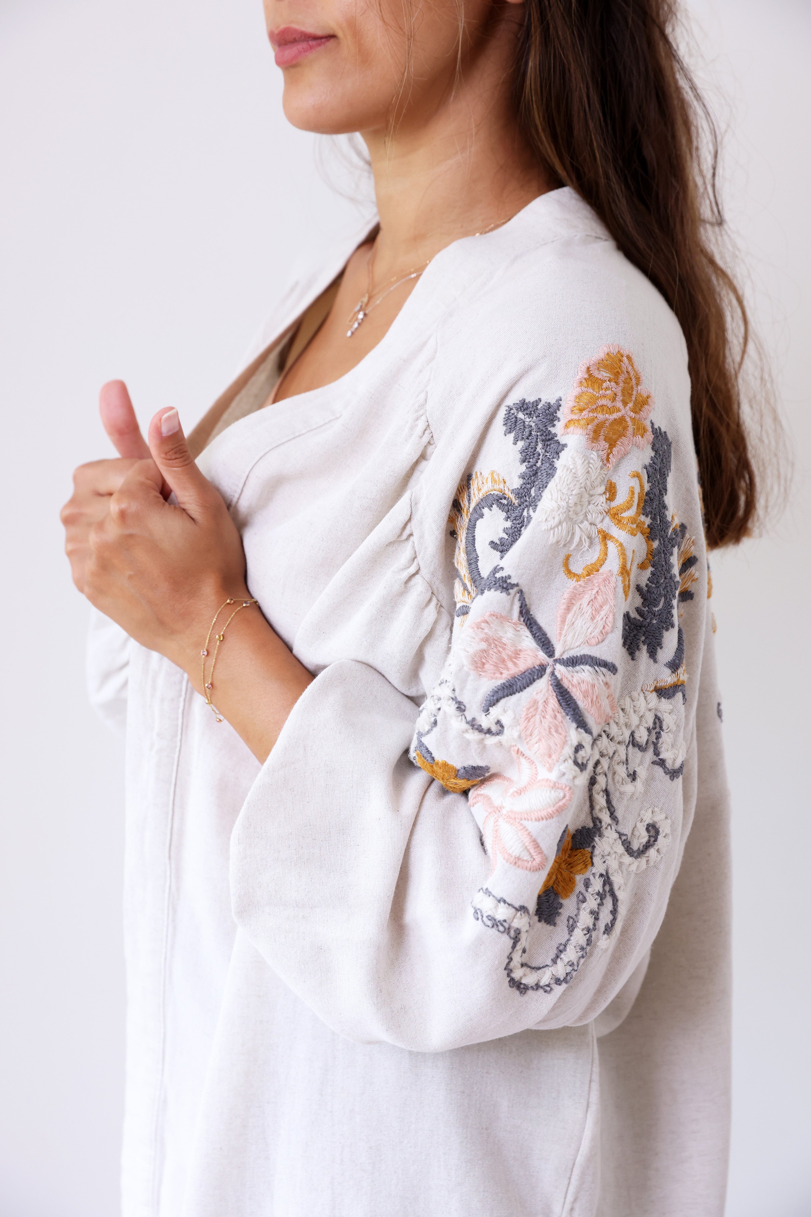 EMBROIDERED BACK ECRU SHIRT