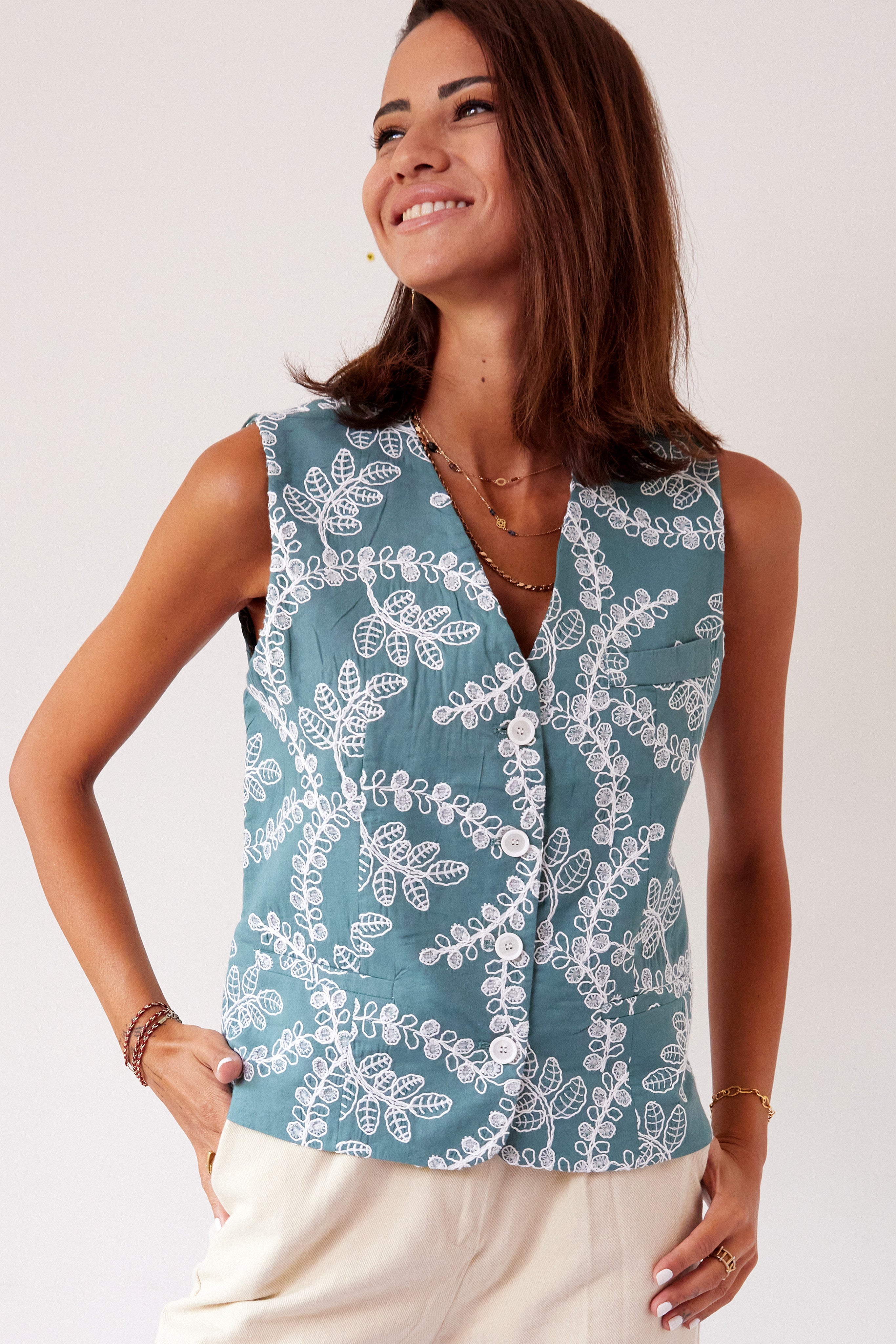 LEAF EMBROIDERY VEST