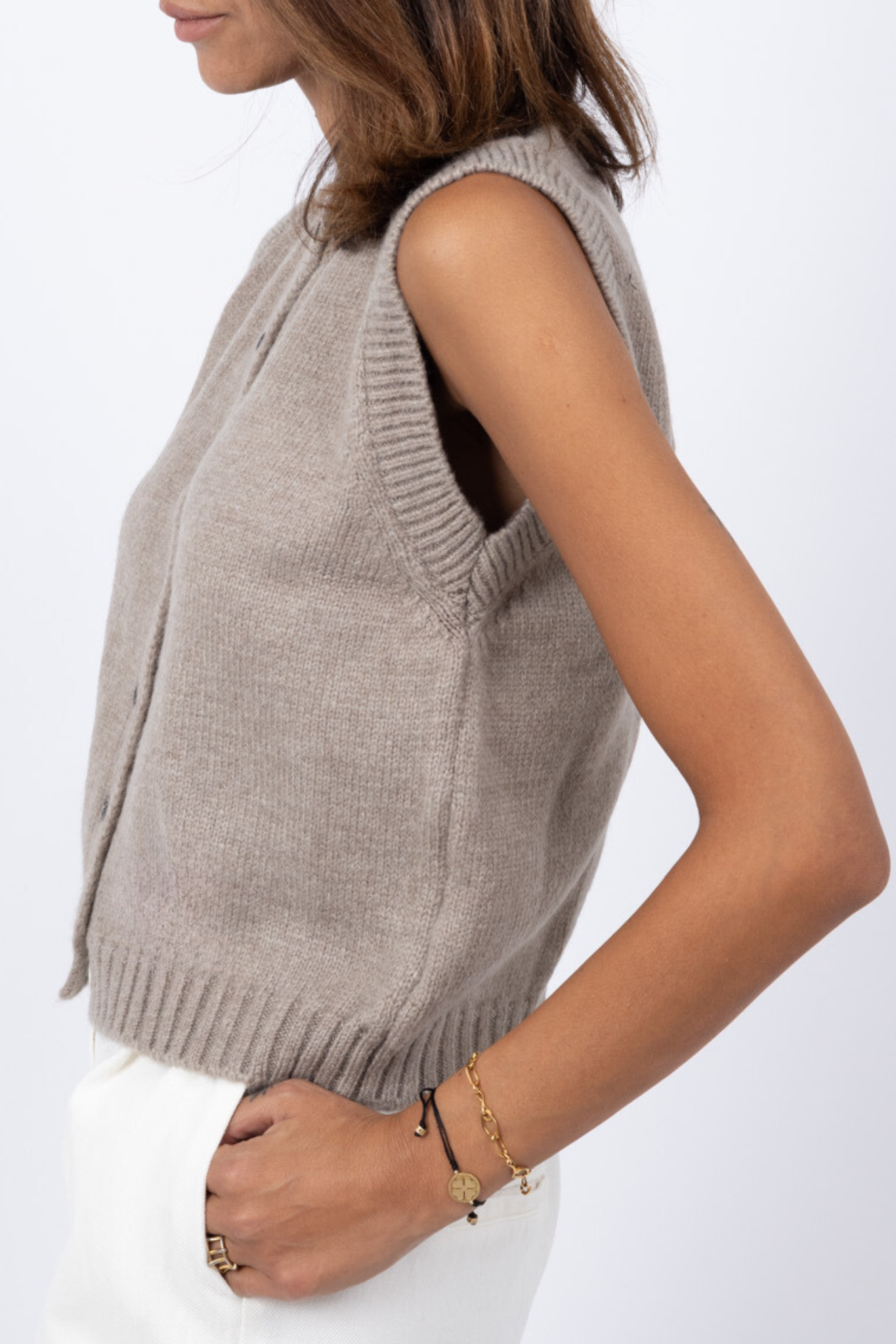 KNIT VEST